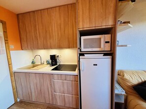 Fridge, microwave, oven, dishwasher - 250m from ski slopes, 5th floor, view mountain, balcony, tv, ski locker, 42m², Montchavin La Plagne (Bellentre)