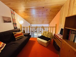 TV - 250m from ski slopes, 5th floor, view mountain, balcony, tv, ski locker, 42m², Montchavin La Plagne (Bellentre)