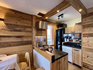 Kühlschrank, Mikrowelle, Ofen, Geschirrspüler