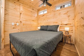 1 室のベッドルーム、WiFi (無料)、ベッドシーツ