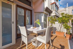 Outdoor dining - 🌸 Il Tulipano – Elegance and Tradition in the Heart of Vico Equense (Vico Equense)