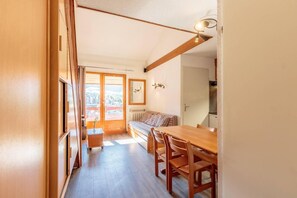Interior - 20m from resort center, 6th floor, balcony, tv, ski locker, 39m², La Plagne (La Plagne)