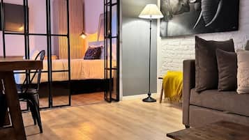 Apartemen Junior | Area keluarga | TV layar datar