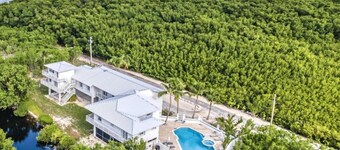 Large Oceanfront Private Oasis perfect for a Wedding, Family or Corporate Event