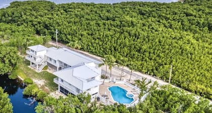 Large Oceanfront Private Oasis perfect for a Wedding, Family or Corporate Event