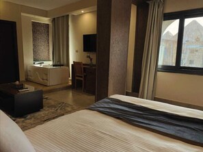 Suite, Balkon, Bergblick | Verdunkelungsvorhänge, schallisolierte Zimmer, Bügeleisen/Bügelbrett