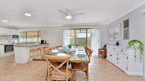Dining - The Fingal Escape - A Cozy Family-friendly House (Fingal Bay)