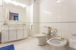 Eco-friendly toiletries, hair dryer, bidet, towels