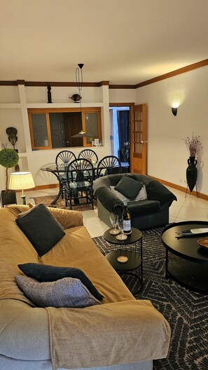 TV, table football, ping pong, stereo