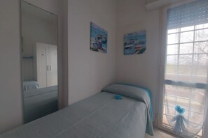 2 bedrooms, iron/ironing board, bed sheets