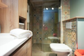 Asciugacapelli, asciugamani, sapone, shampoo