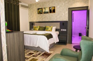 皇家套房, 无烟房, 私人浴室 | 办公桌、笔记本电脑工作区、免费 WiFi、床单