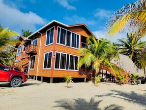 Front of property - Oasis Paradise Cabaña (Tela)