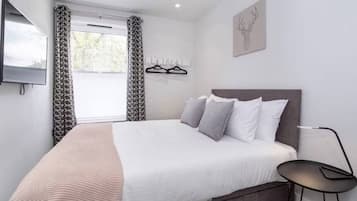 1 habitación, tabla de planchar con plancha, wifi gratis y ropa de cama