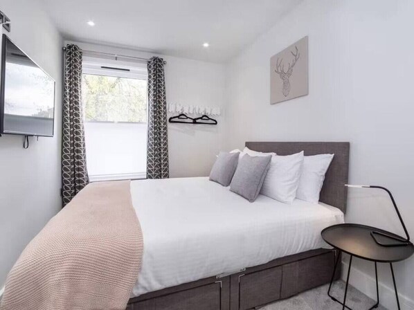 1 chambre, fer et planche à repasser, Wi-Fi gratuit, draps fournis