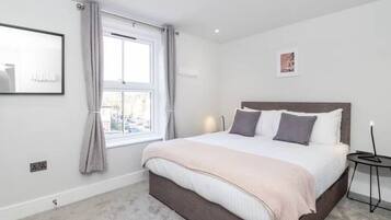 2 dormitorios, tabla de planchar con plancha, wifi gratis y ropa de cama