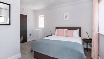 2 dormitorios, tabla de planchar con plancha, wifi gratis y ropa de cama