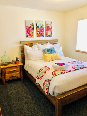 3 bedrooms, iron/ironing board, WiFi, bed sheets - Zion & Bryce Family Cabin With Wifi, AC, Hiking Trails In Secluded Pine Forrest (Orderville)