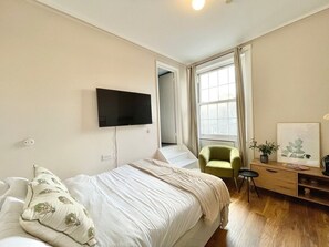 1 habitación, tabla de planchar con plancha, internet y ropa de cama 