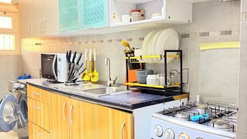 Fridge, microwave, oven, stovetop