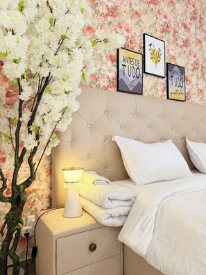 1 chambre, coffre-fort, bureau, fer et planche à repasser