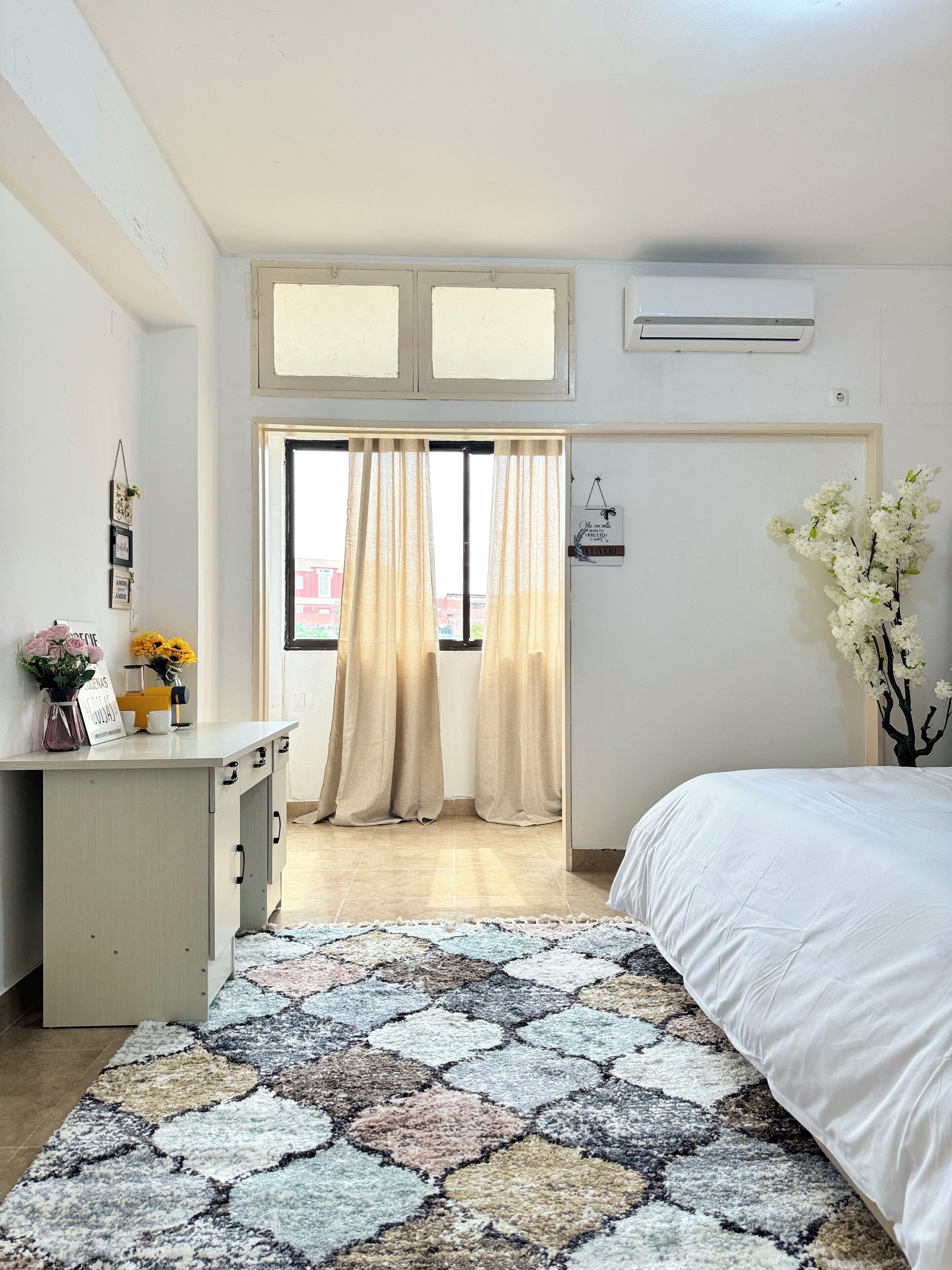 1 quarto, cofres nos quartos, escrivaninha