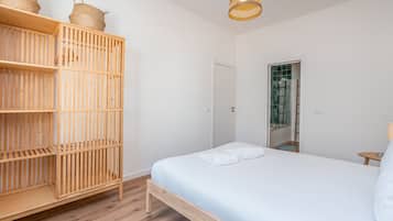 2 Schlafzimmer, Schreibtisch, Bügeleisen/Bügelbrett, kostenloses WLAN