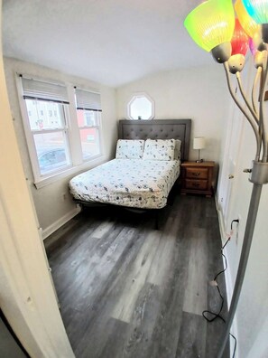 Iron/ironing board, free WiFi, bed sheets