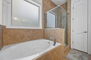 Hair dryer, bidet, towels, soap - Walk to Shops in Atlantic Station (Atlanta)