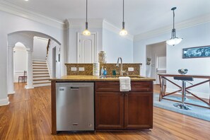 Interior - Walk to Shops in Atlantic Station (Atlanta)