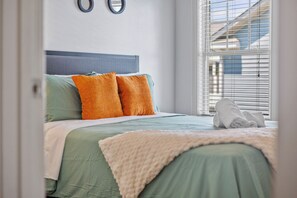 4 bedrooms, desk, iron/ironing board, free WiFi