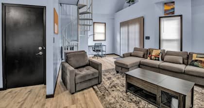 Family-Friendly 6-bedroom house in Charming Buffalo with WiFi, AC