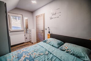1 bedroom, iron/ironing board, internet, bed sheets