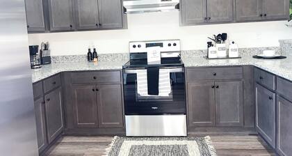 King Bed W/Fire-pit 3B2B Duplex in Marion oaks