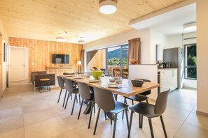 Dining - 200m from resort center, tv, ski locker, 102m², Les 7 Laux (Les Adrets)