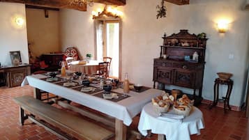 Free daily continental breakfast