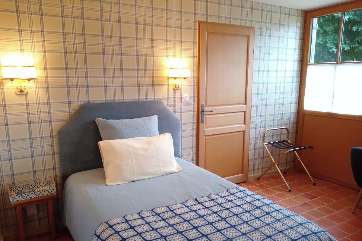 Chambre Simple Confort | Bureau, Wi-Fi gratuit, draps fournis