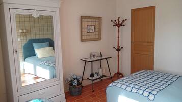 Chambre Simple Confort | Bureau, Wi-Fi gratuit, draps fournis