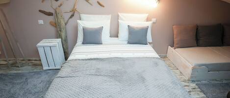 2 bedrooms, iron/ironing board, travel cot, WiFi