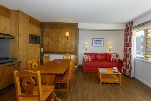 Living area - Fitness, swimming pool, balcony, parking, tv, 45-50m², Autrans-Méaudre en Vercors (Autrans-Méaudre en Vercors)