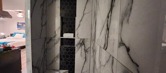 เตียงคิงไซส์ อ่างน้ำร้อน เตาบาร์บีคิว เกม ปลอดสารก่อภูมิแพ้