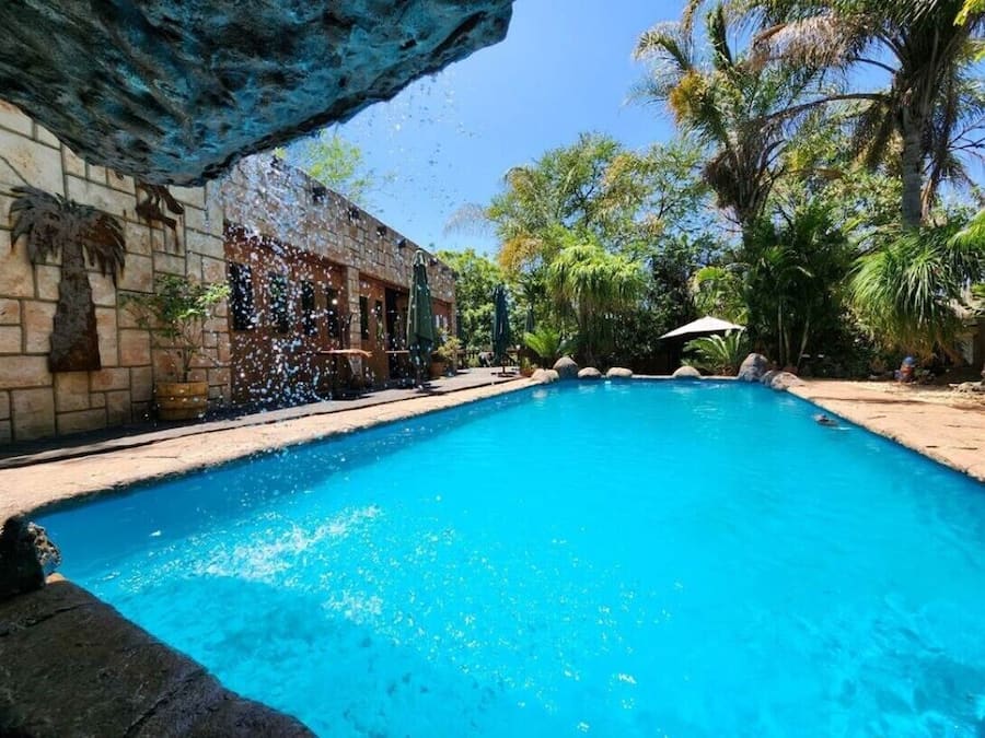 Hồ bơi ngoài trời