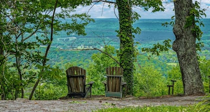 Talking Leaves Cottage | Scenic Highway on the Brow | Fast Wi-Fi | Dog Friendly