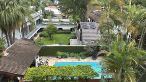 Outdoor pool, pool loungers - Casa de Alto Padrão no Jd Marajoara (São Paulo)