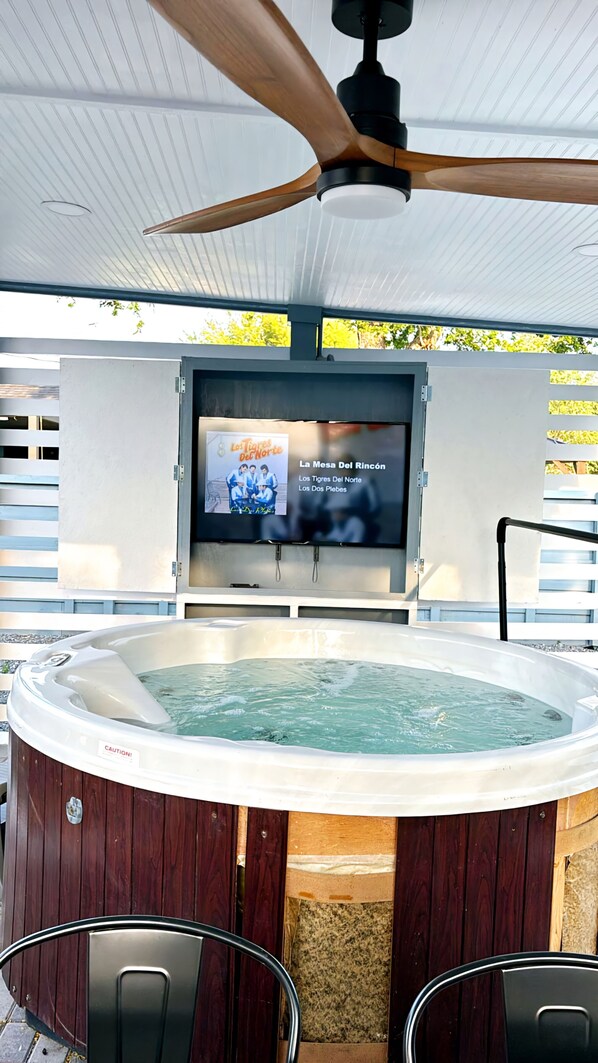 Bain à remous extérieur