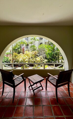 Room, Garden View | Peti besi dalam bilik, ruang kerja komputer riba