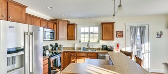 26 Mi to Bridger Bowl Ski: Home w/ Fenced Yard!