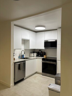 Microwave, oven, stovetop, dishwasher - Waterfront retreat with private dock, pool & jacuzzi close to downtown & beach. (Fort Lauderdale)