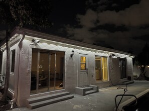 Exterior detail - Waterfront retreat with private dock, pool & jacuzzi close to downtown & beach. (Fort Lauderdale)