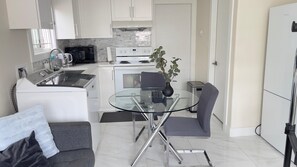 Private kitchen - Modern & Spacious 1BR ~ minutes away from Main St. (Vancouver)